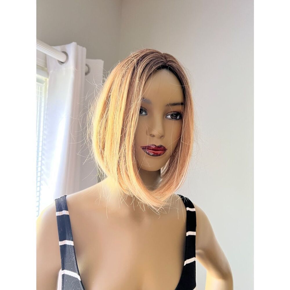 Amazon Short Layered Bob Wig in Strawberry Blonde